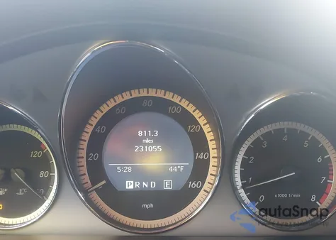 2011 Mercedes-Benz C 300 Sport 4Matic z USA, uszkodzony, nr VIN WDDGF8BB4BR186964